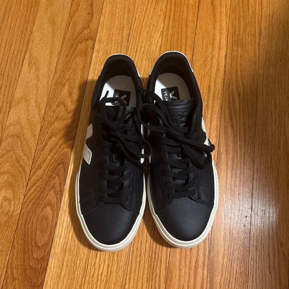 Women’s Black Veja